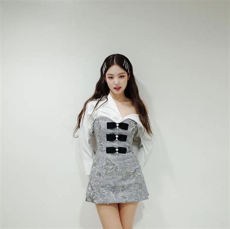 jennie solo outfit